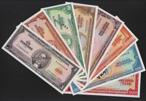 ドミニカ共和国 1964から1974年見本紙幣8枚set