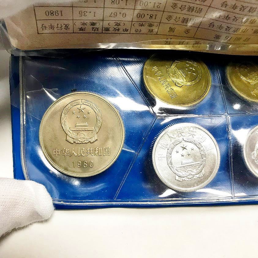 中国コイン 1980年銘 ミント7枚セット 黒色アルバム 美品 | 収集